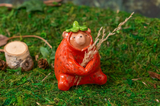 Straw-bear-ry Desk Buddy