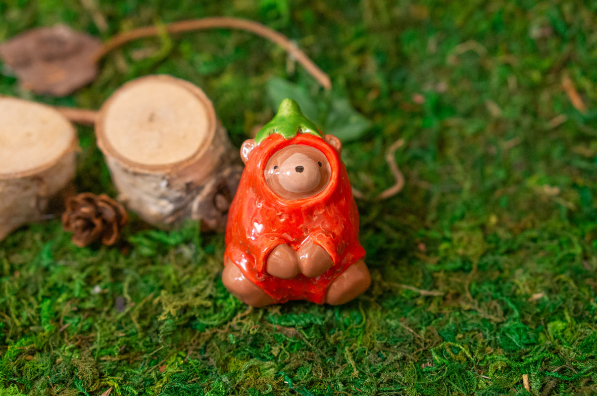 Straw-bear-ry Desk Buddy