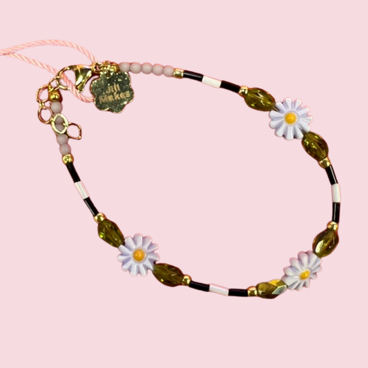 Lavender Daisy Beaded Bracelet